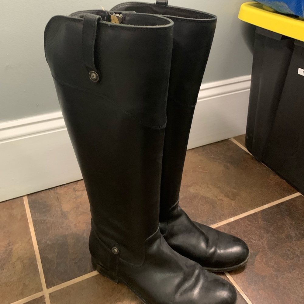 Black leather size 8.5 Frye boots, good condition